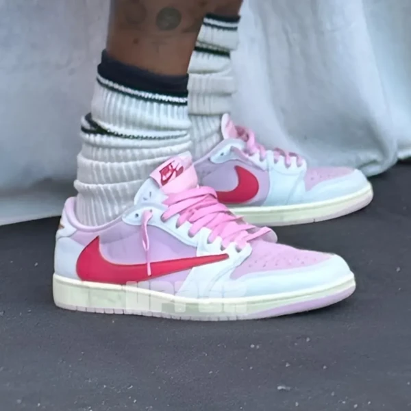 Travis Scott x Air Jordan 1 Low 