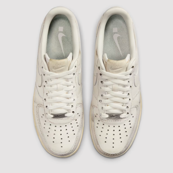 .SWOOSH x Nike Air Force 1 Low "Dirty Triple White" (HJ9346-100) Erscheinungsdatum .SWOOSH x Nike Air Force 1 Low "Dirty Triple White" (HJ9346-100) Erscheinungsdatum