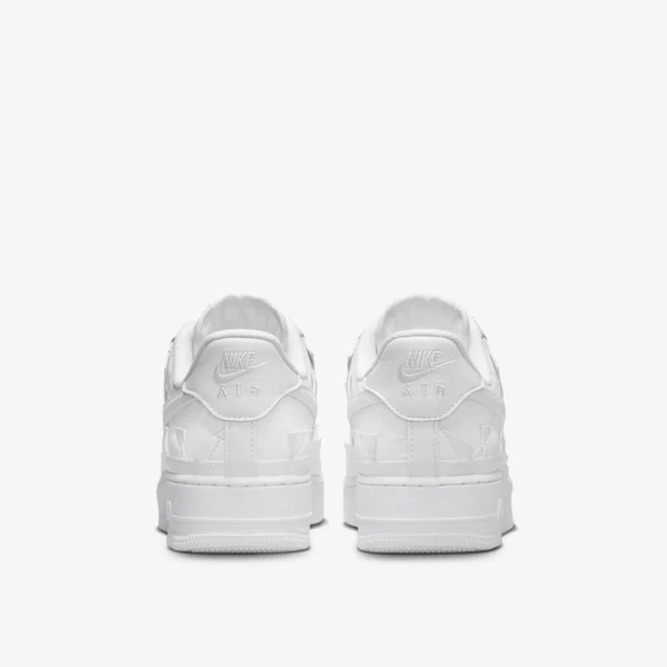 White on hot sale white nikes