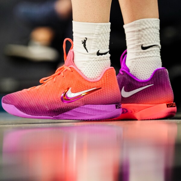 Nike Caitlin 1 “Berry Fade” (TBA) Erscheinungsdatum Nike Caitlin 1 “Berry Fade” (TBA) Erscheinungsdatum
