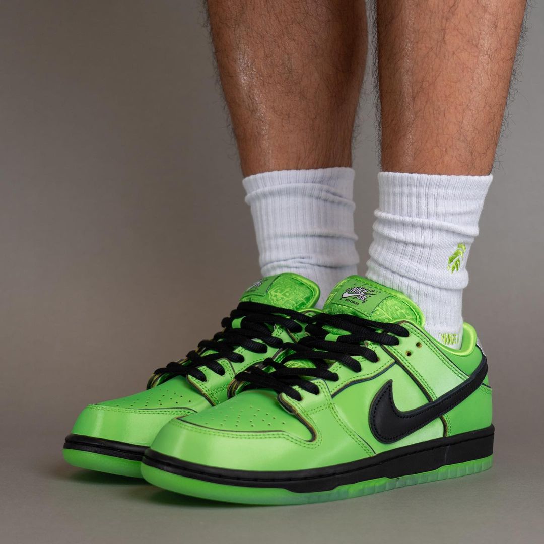 The Powerpuff Girls x Nike SB Dunk Low “Blossom” | On-Foot Look The Powerpuff Girls x Nike SB Dunk Low “Blossom” | On-Foot Look