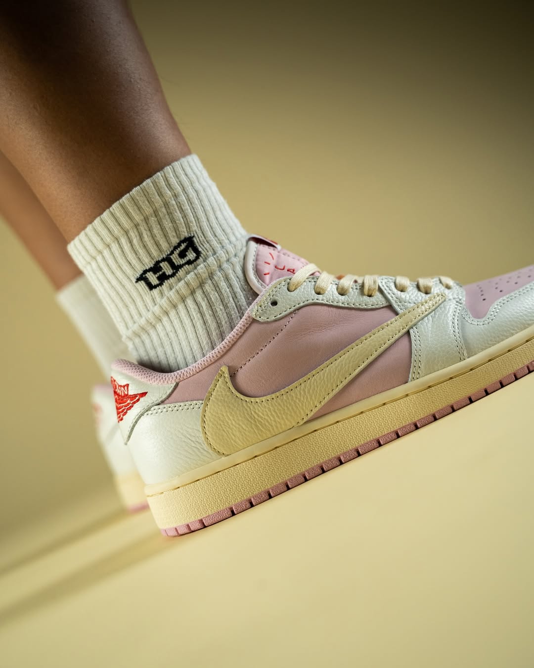 Travis Scott x Air Jordan 1 Low "Shy Pink" Close-up of the Air Jordan 1 Low OG “Shy Pink” on Travis Scott’s feet
