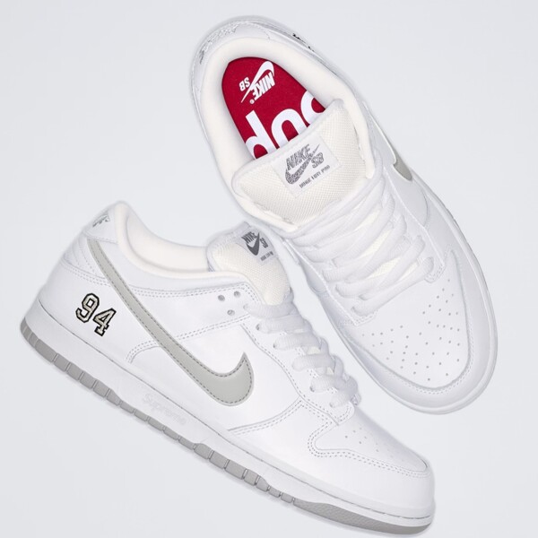 Supreme × Nike SB Dunk Low ノベルティ付 SB Dunk Low 'Supreme' Release Date. Nike SNKRS