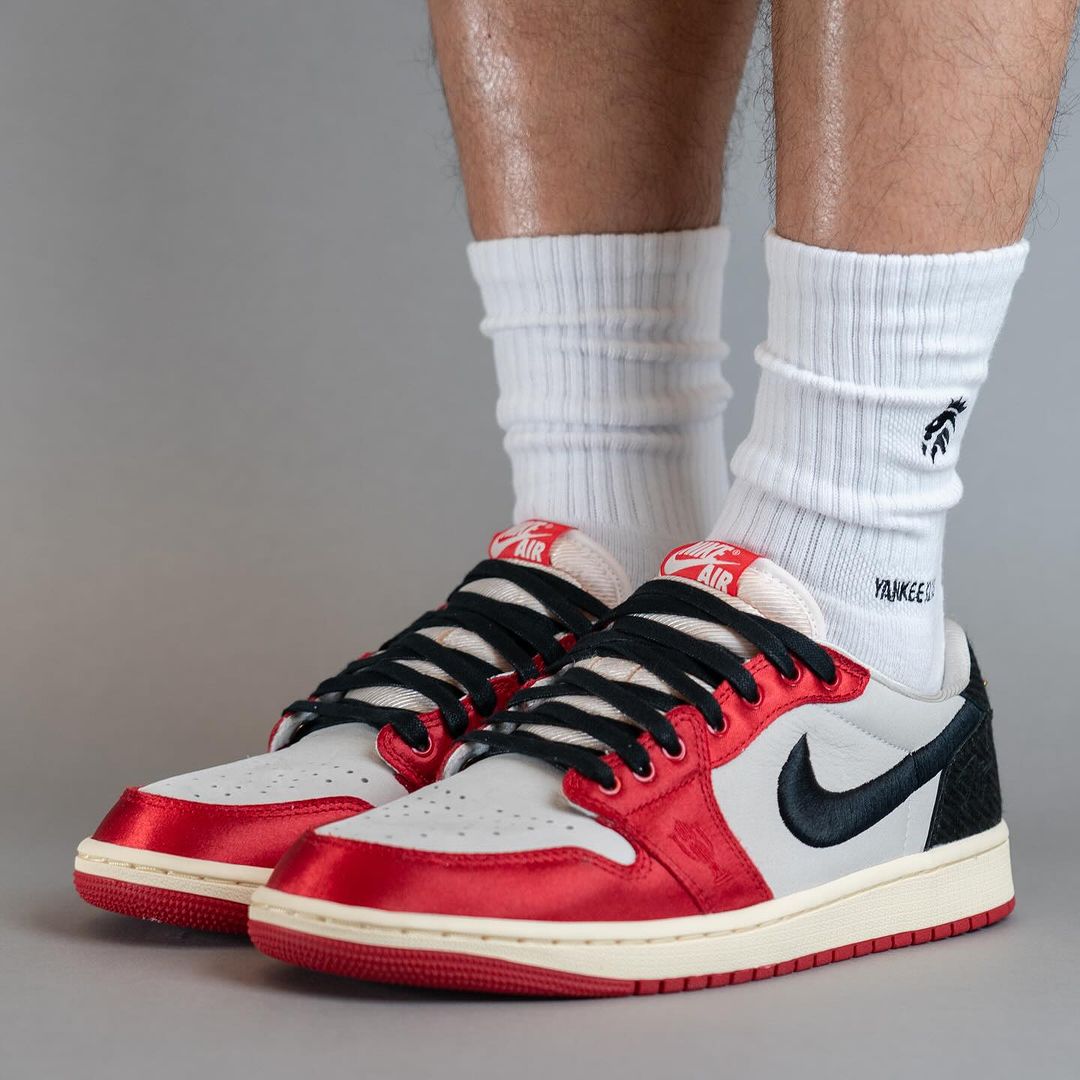 Trophy Room x Air Jordan 1 Low "Away" 