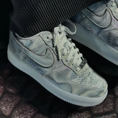 Kobe Bryant x Nike Air Force 1 “Lenticular” First Look Kobe Bryant x Nike Air Force 1 “Lenticular” First Look