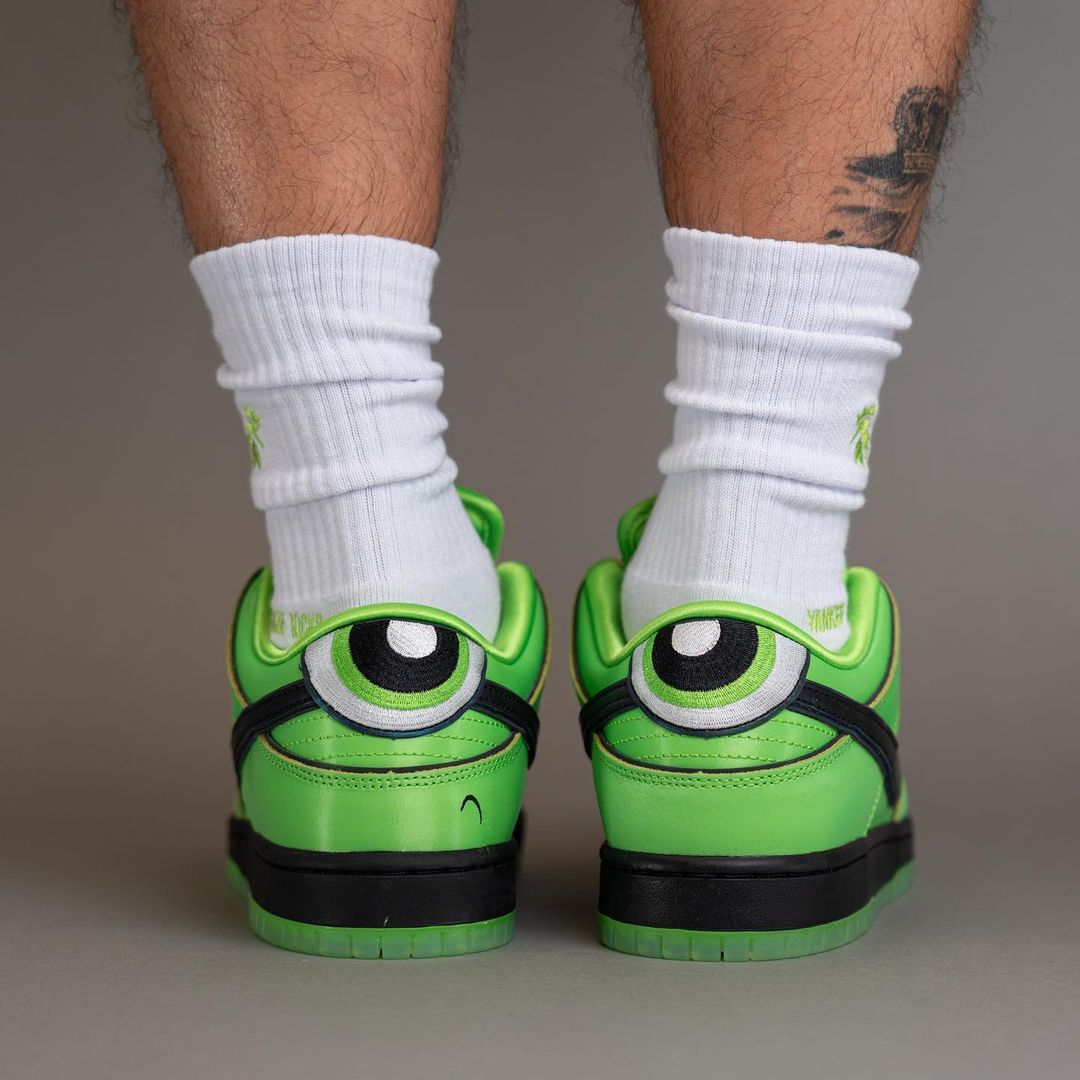 The Powerpuff Girls x Nike SB Dunk Low “Blossom” | On-Foot Look The Powerpuff Girls x Nike SB Dunk Low “Blossom” | On-Foot Look