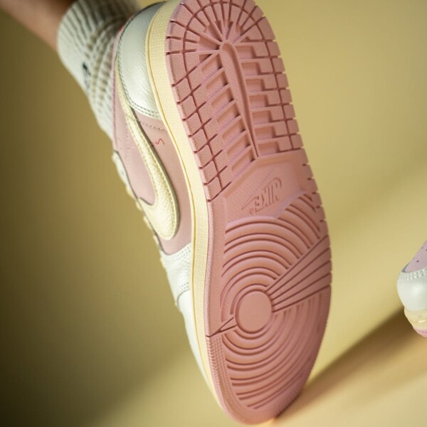 Travis Scott x Air Jordan 1 Low "Shy Pink" (IQ7604-100) Erscheinungsdatum