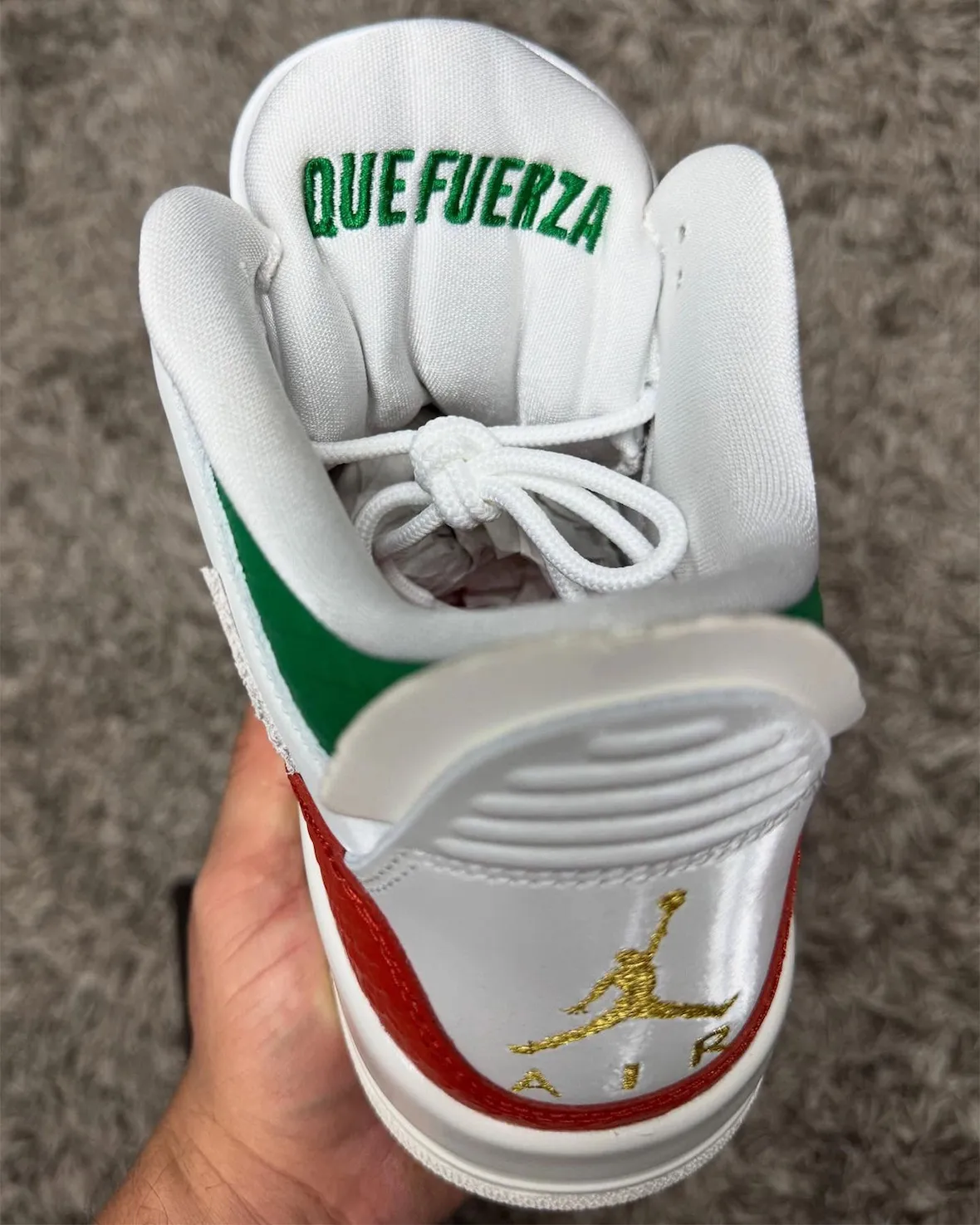Air Jordan 3 El Vuelo tongue embroidery “QUE FUERZA” in green